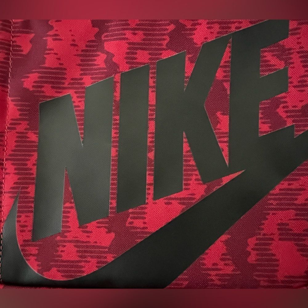 Nike Hard Shell Lunchbox - Picture 3 of 7